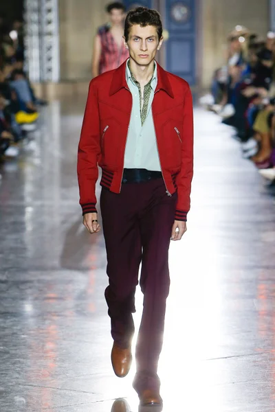 Look 19